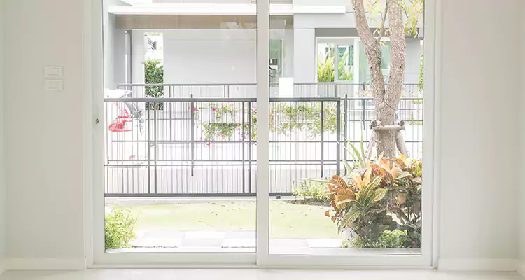 Balcony Screen Door Repair in Tampa, FL