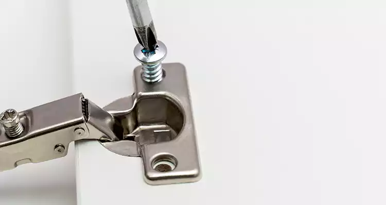 Screen Door Hinge Repair in Tampa, FL