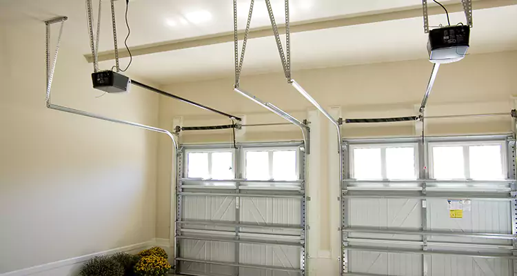 Residential Emergency Garage Door Repair in Tampa, FL