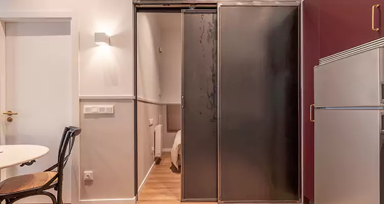 We Fix Closet Sliding Door in Tampa, FL