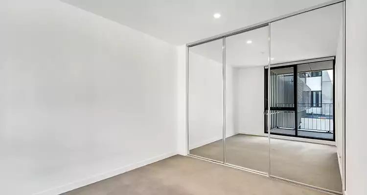 Why Homeowners Choose Us for Sliding Mirror Door Replacement in Tampa, FL