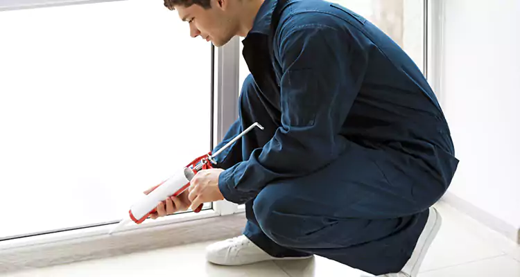 Window Glass Caulk Repair in Tampa, FL