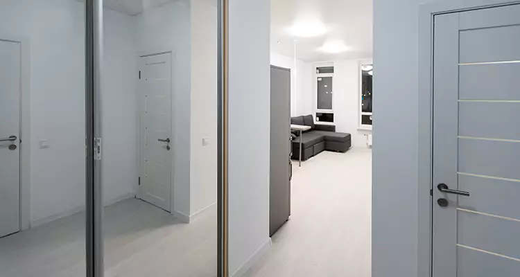 Modern Mirrored Closet Doors Repair in Tampa, FL