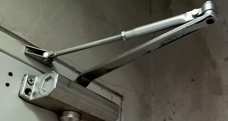 Door Closer Parallel Arm Installation in Tampa, FL