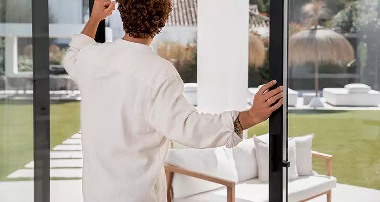 Sliding Screen Door Maintenance for Closing Issues in Tampa, FL