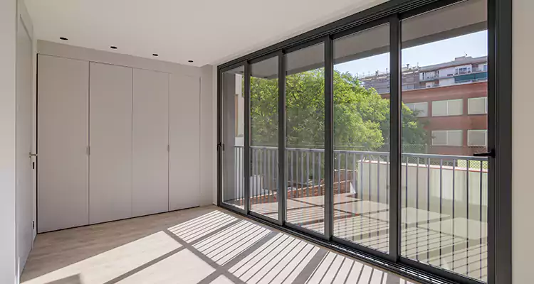 Fix Sliding Screen Door Track in Tampa, FL